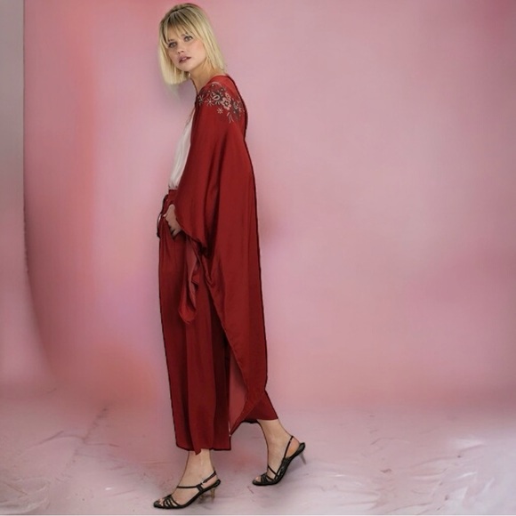 Hello Nite! Los Angeles "Silky Soft Embroidered Kimono" Loungewear - Picture 3 of 7